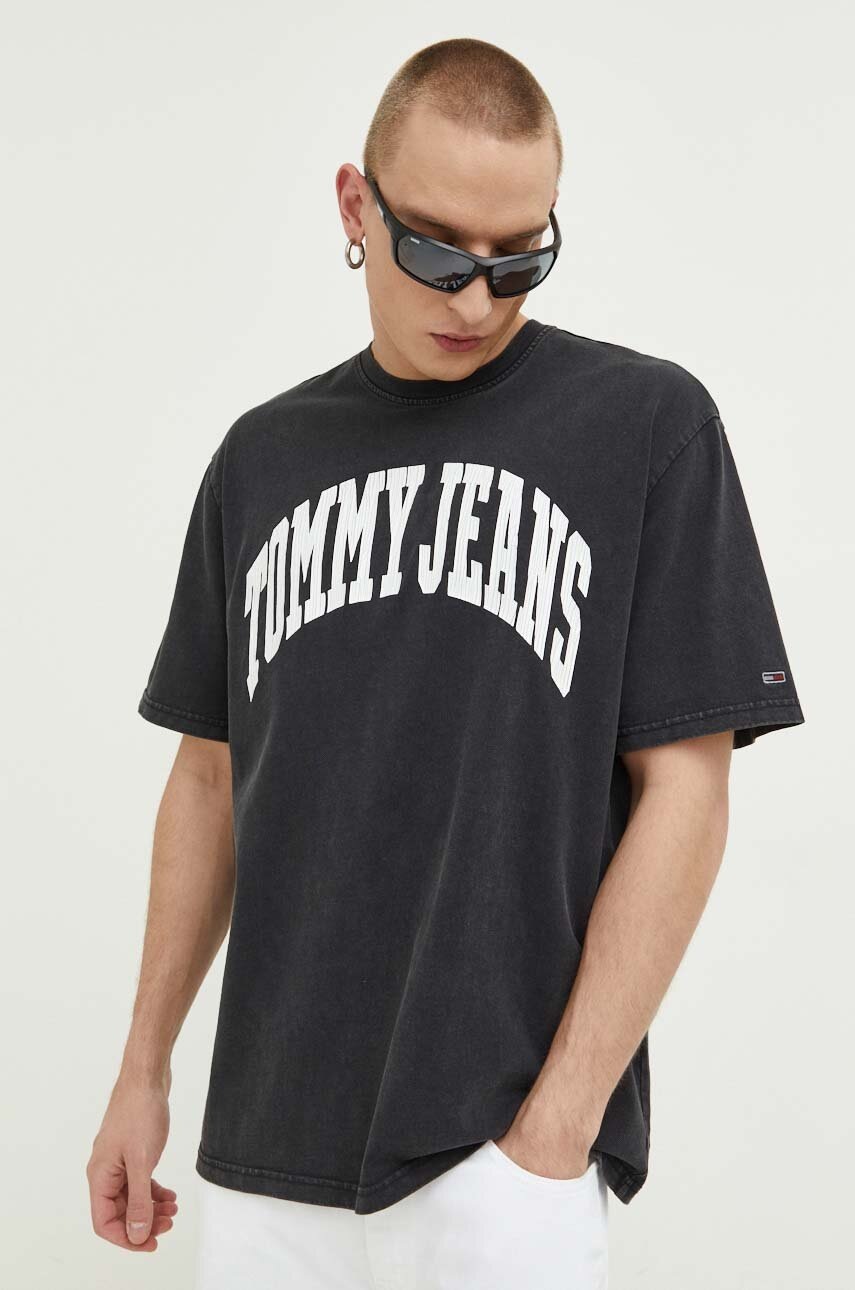 

Памучна тениска Tommy Jeans в черно с принт, Черен