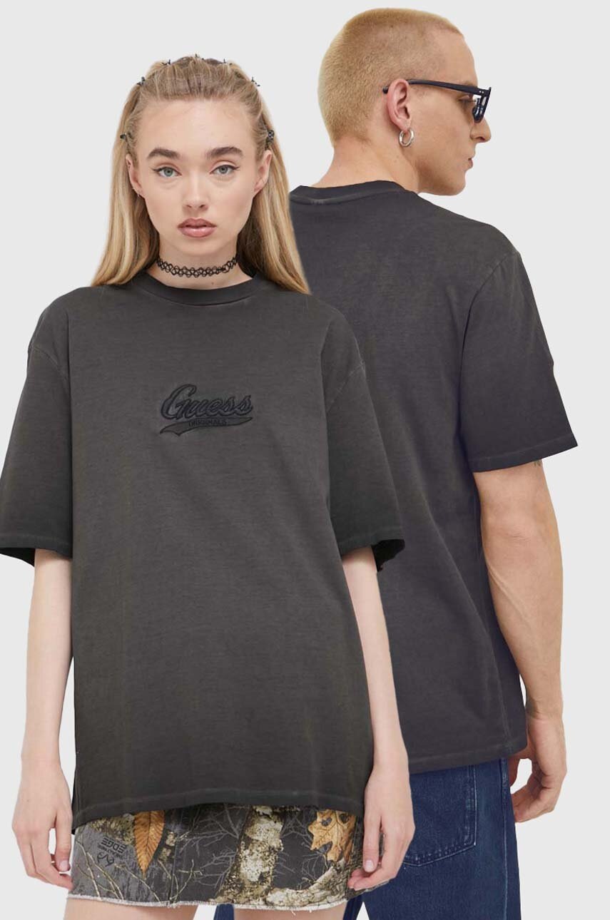 

Хлопковая футболка Guess Originals цвет коричневый с аппликацией