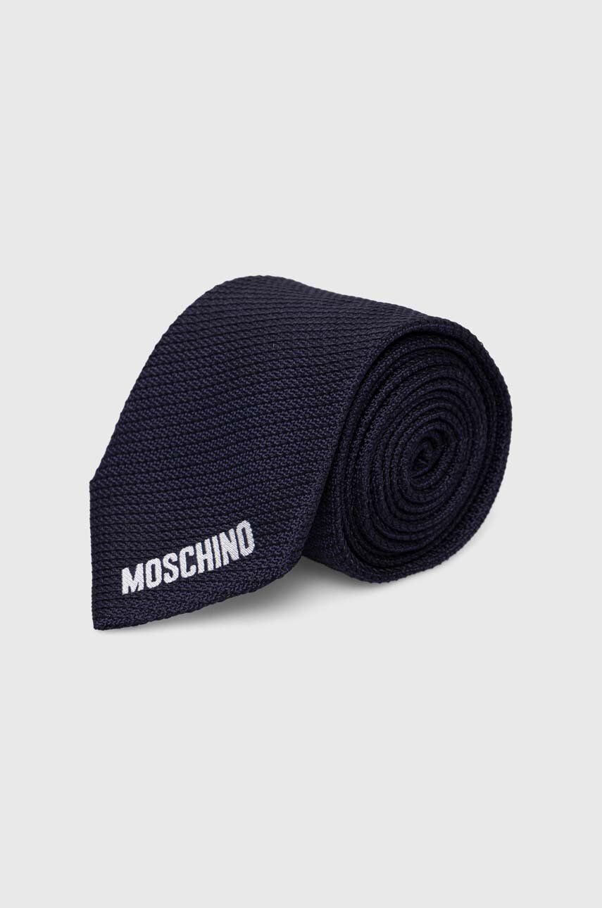 Hedvábná kravata Moschino tmavomodrá barva, M5662 55058