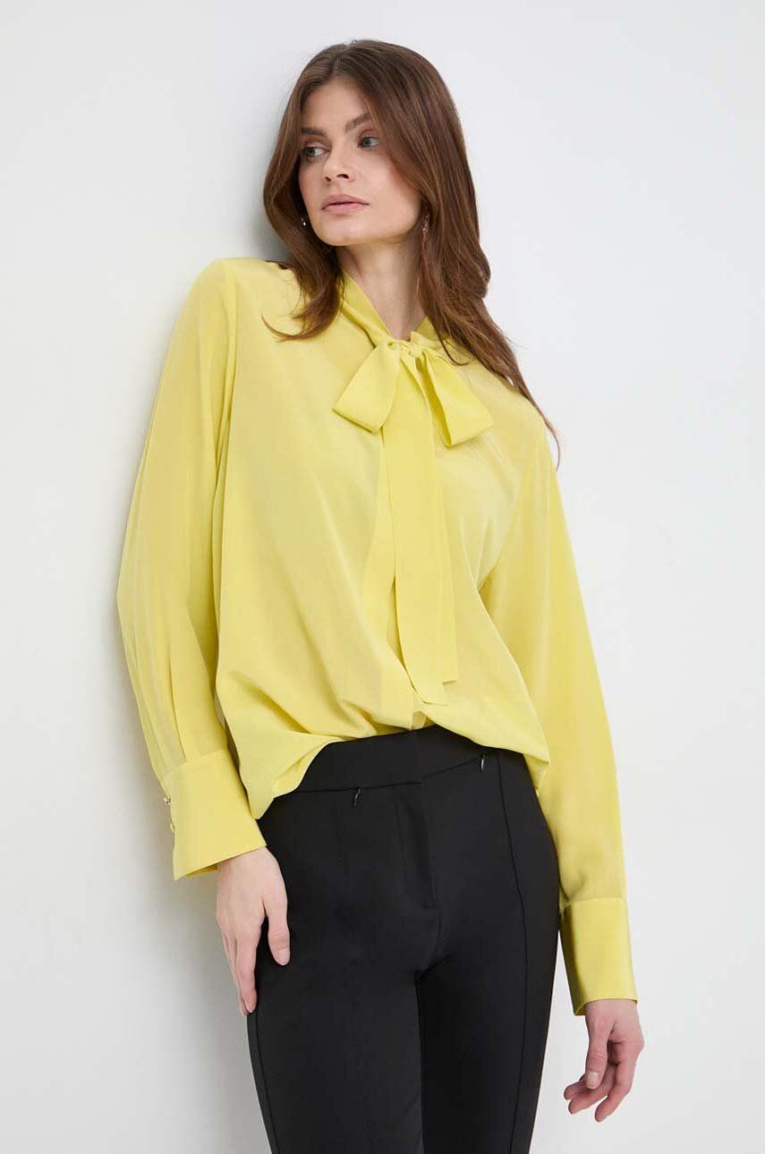 Hedvábná košile BOSS žlutá barva, regular, s vázaným výstřihem, 50505934