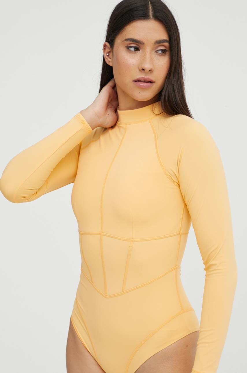 

Цял бански Rip Curl Mirage Ultimate в оранжево с меки чашки, Оранжев