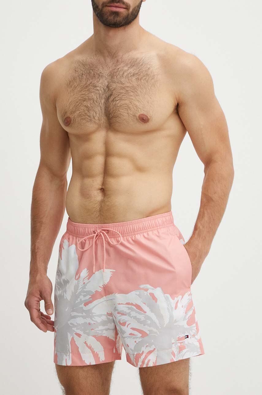 Levně Plavkové šortky Tommy Hilfiger růžová barva, UM0UM03298