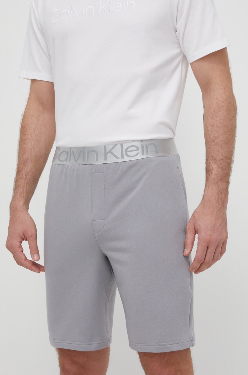 

Късо долнище на пижама Calvin Klein Underwear мъжко в сиво с изчистен дизайн 000NM2267E, Сив