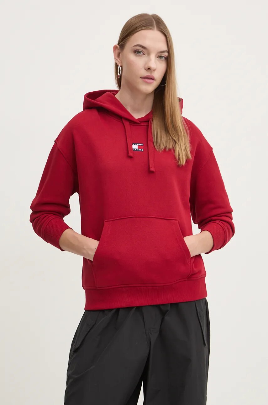 

Памучен суичър Tommy Jeans в бордо с качулка с апликация DW0DW17326