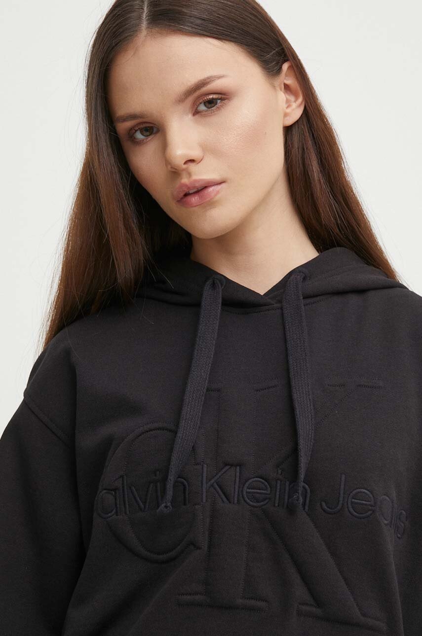 

Суичър Calvin Klein Jeans в черно с качулка с апликация J20J223091, Черен