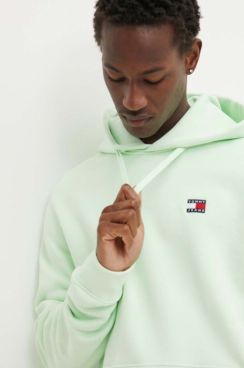 

Памучен суичър Tommy Jeans в зелено с качулка изчистен дизайн DM0DM17988, Зелен