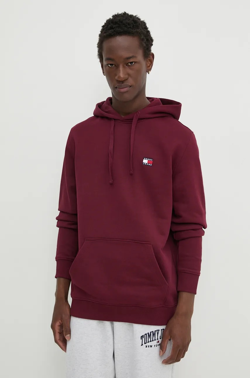

Памучен суичър Tommy Jeans в бордо с качулка с изчистен дизайн DM0DM17988