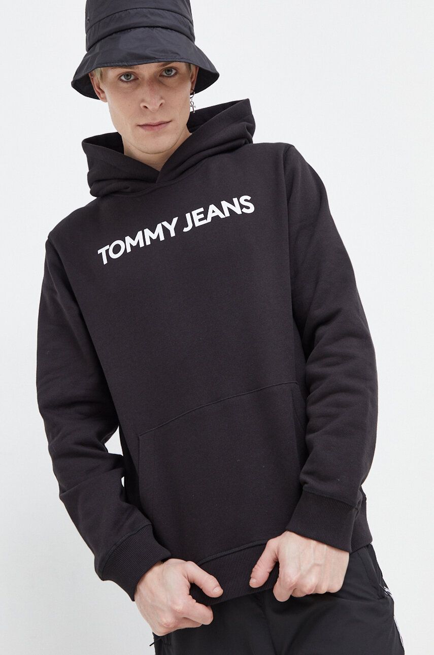 Levně Bavlněná mikina Tommy Jeans pánská, černá barva, s kapucí, s potiskem, DM0DM18413