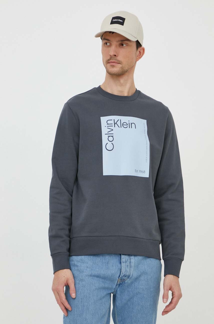 

Памучен суичър Calvin Klein в сиво с принт K10K112440, Сив