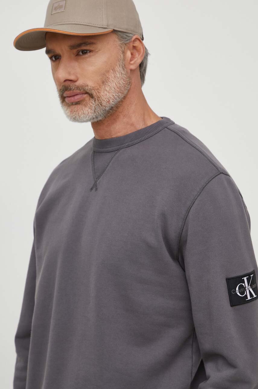 

Памучен суичър Calvin Klein Jeans в сиво с изчистен дизайн J30J325145, Сив
