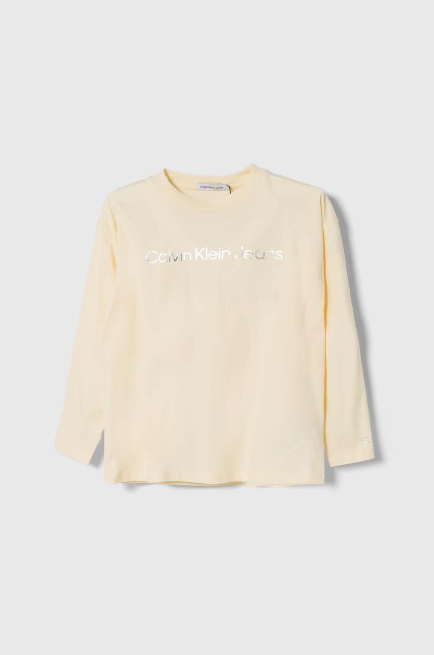 Levně Dětské bavlněné tričko s dlouhým rukávem Calvin Klein Jeans béžová barva, s potiskem