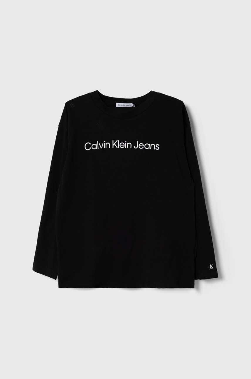 Levně Dětské bavlněné tričko s dlouhým rukávem Calvin Klein Jeans černá barva, s potiskem