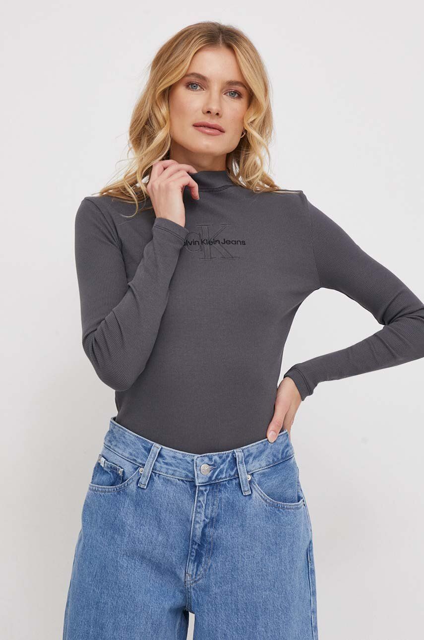 Levně Tričko s dlouhým rukávem Calvin Klein Jeans šedá barva, J20J222973