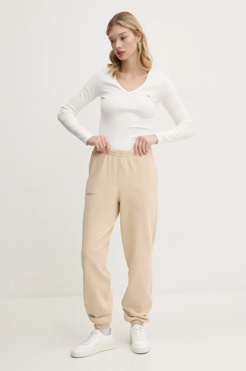 Лонгслив Tommy Jeans женский цвет бежевый DW0DW17990 Лонгслив Tommy Jeans женский цвет бежевый DW0DW17990