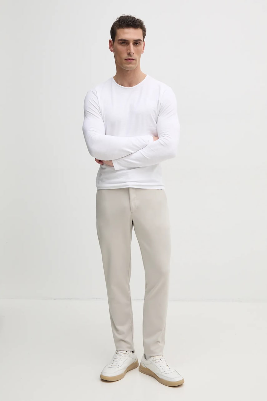 Хлопковый лонгслив United Colors of Benetton цвет белый однотонный 3JE1J19A9 Хлопковый лонгслив United Colors of Benetton цвет белый однотонный 3JE1J19A9