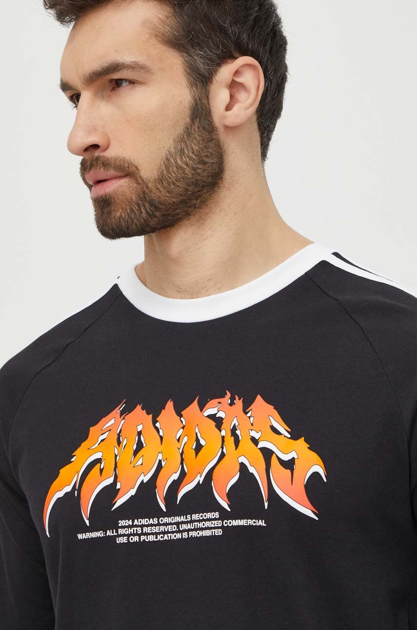 Levně Bavlněné tričko s dlouhým rukávem adidas Originals Flames černá barva, s potiskem, IS0206