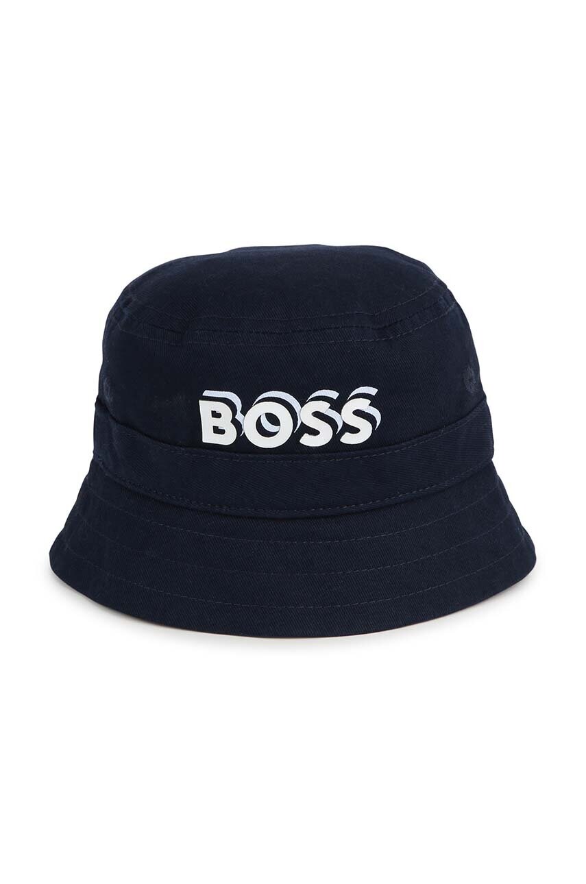 Levně Dětská bavlněná čepice BOSS tmavomodrá barva