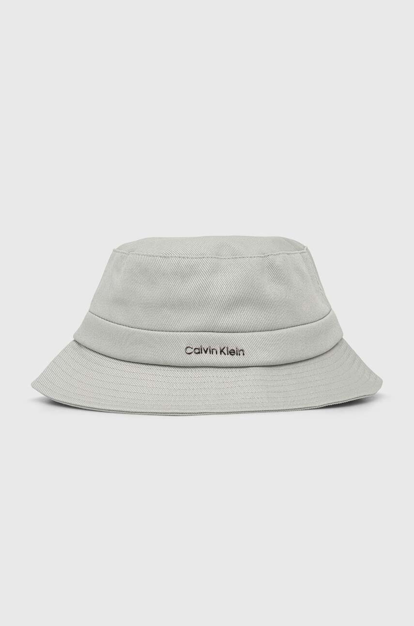 

Памучна капела Calvin Klein в сиво от памук K60K611872, Сив