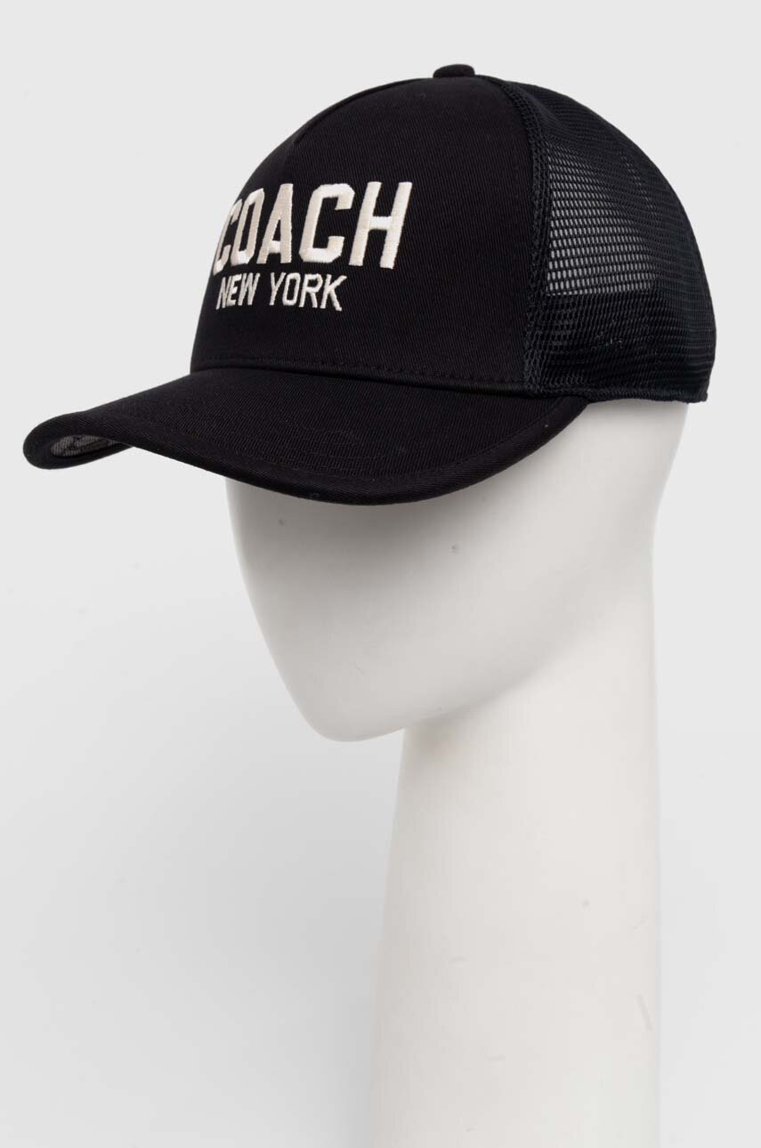 

Шапка с козирка Coach в черно с апликация, Черен