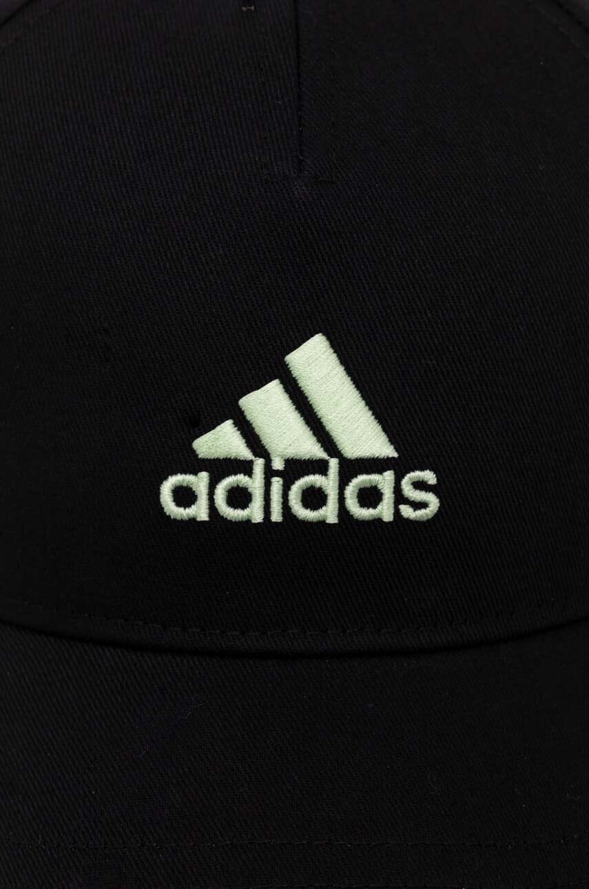 Детская кепка adidas Performance цвет чёрный с аппликацией Детская кепка adidas Performance цвет чёрный с аппликацией