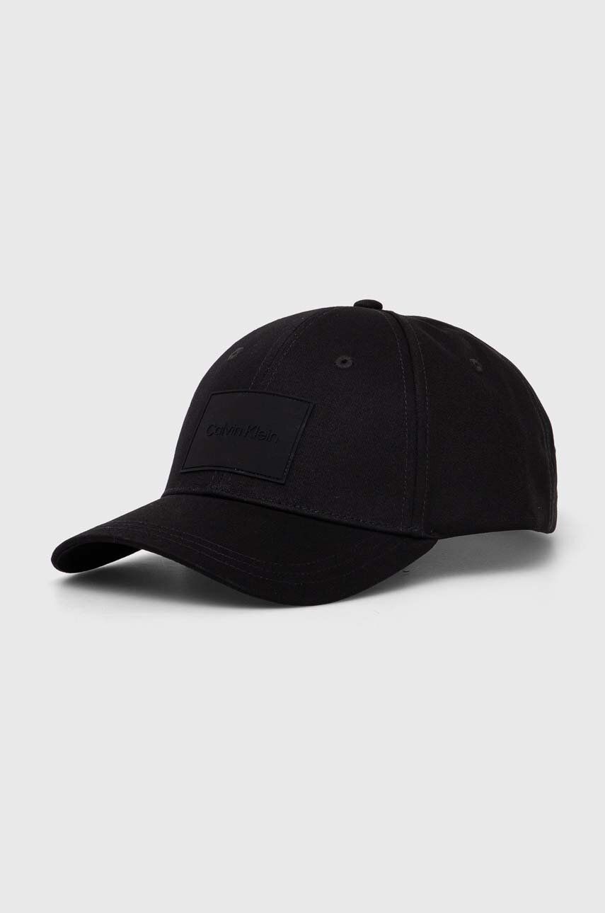 Levně Bavlněná baseballová čepice Calvin Klein černá barva, s aplikací, K50K511296