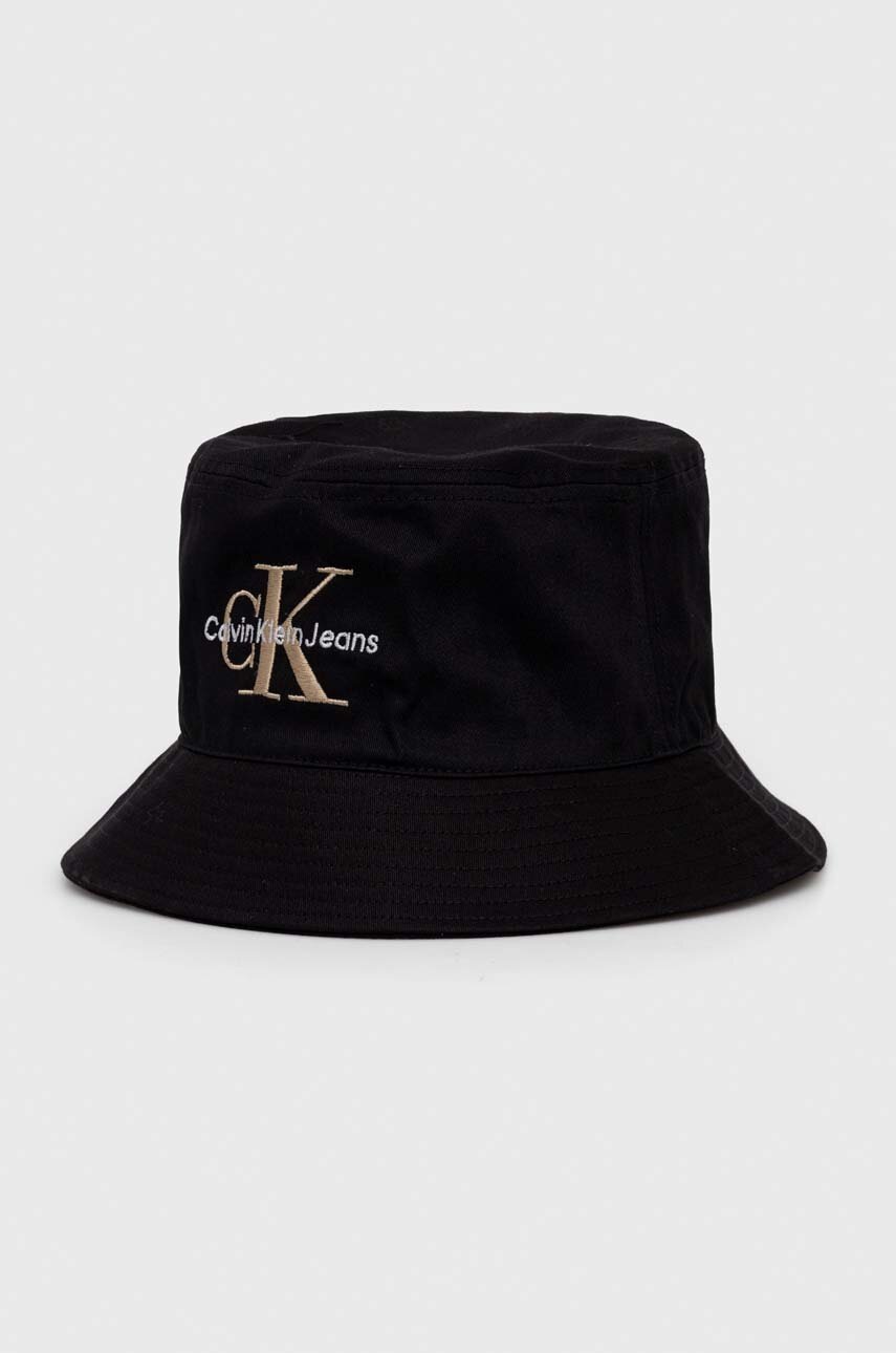 

Памучна капела Calvin Klein Jeans в черно от памук K50K510788, Черен