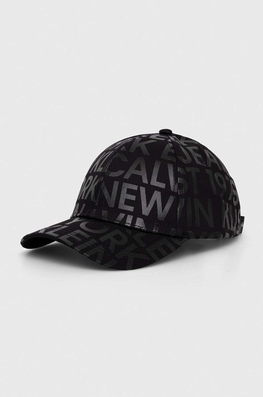

Памучна шапка с козирка Calvin Klein Jeans в черно с десен K50K511429, Черен