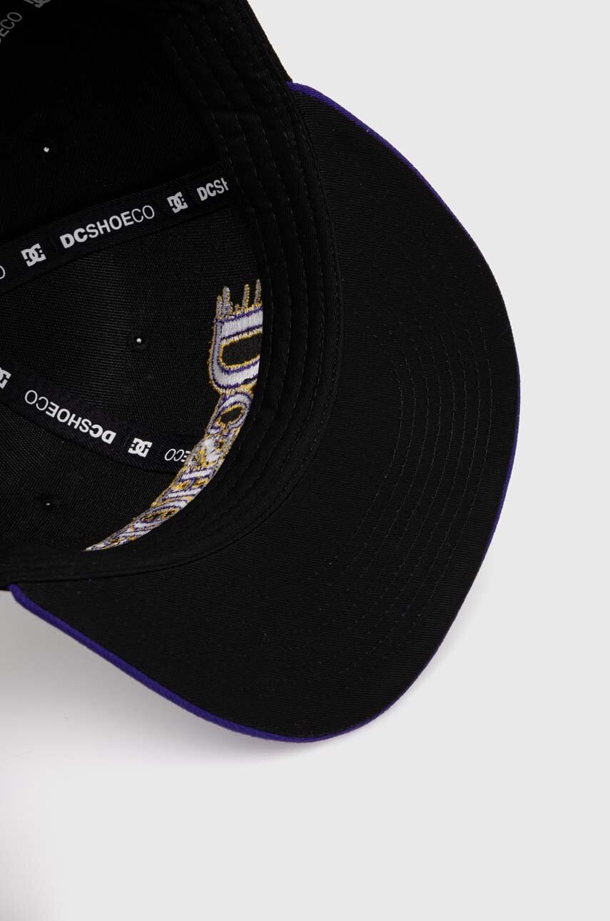 Kšiltovka DC (obrázek 4)