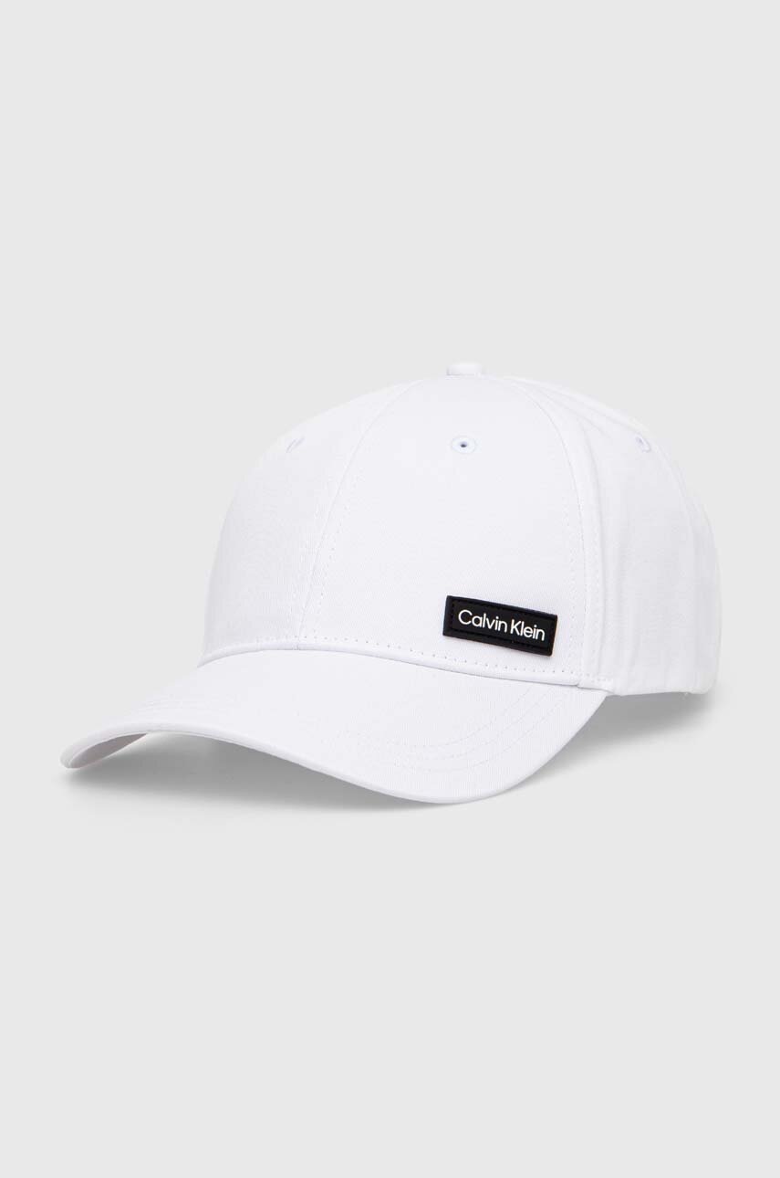 

Памучна шапка с козирка Calvin Klein в бяло с апликация K50K510487, Бял