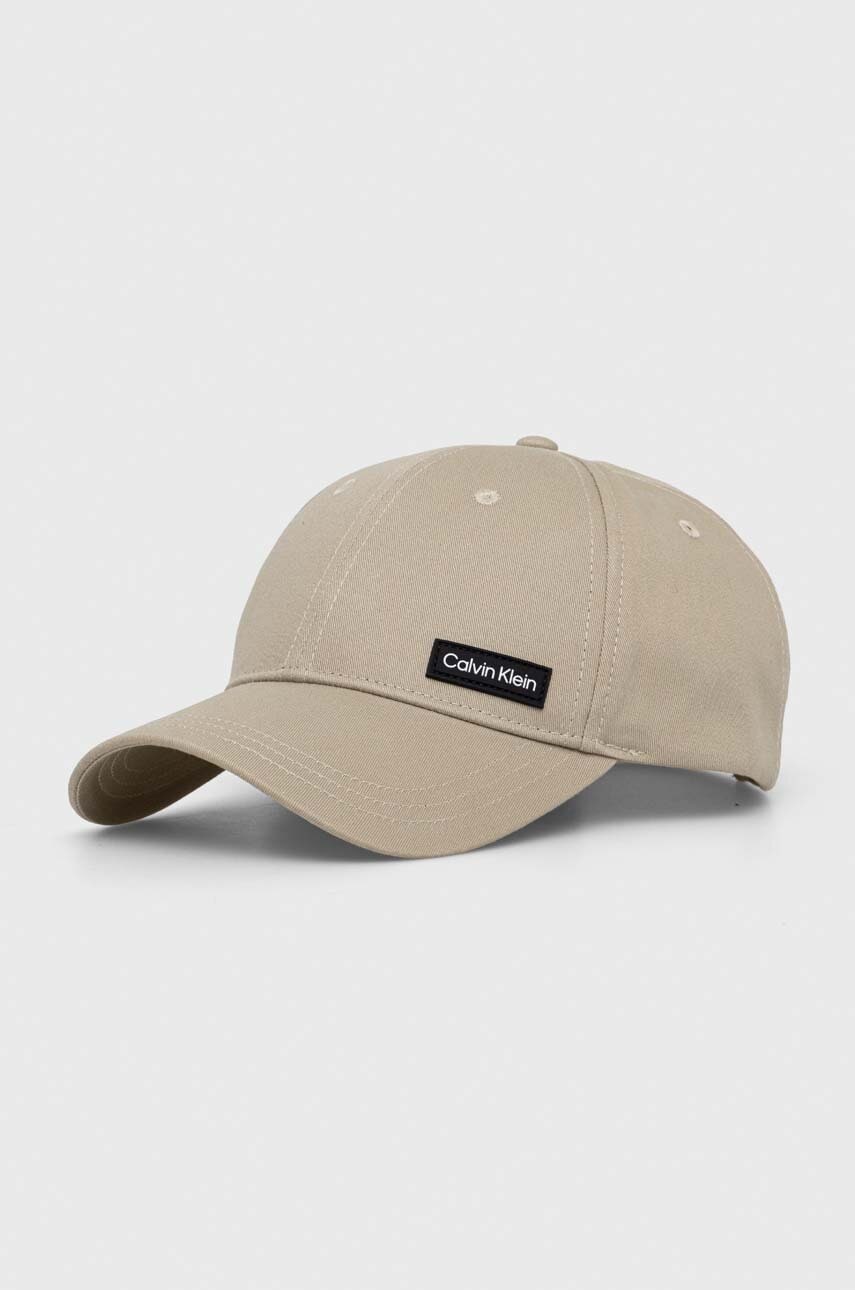 Levně Bavlněná baseballová čepice Calvin Klein béžová barva, s aplikací, K50K510487