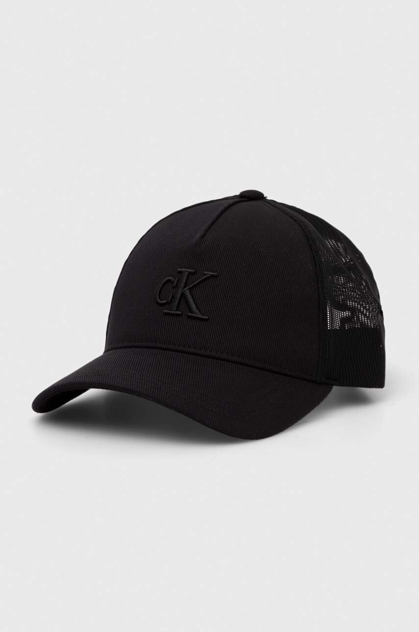 

Шапка с козирка Calvin Klein Jeans в черно с апликация K50K511806, Черен