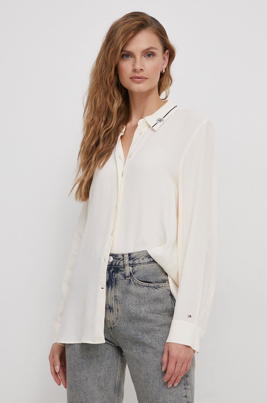 E-shop Košile Tommy Hilfiger dámská, béžová barva, regular, s klasickým límcem