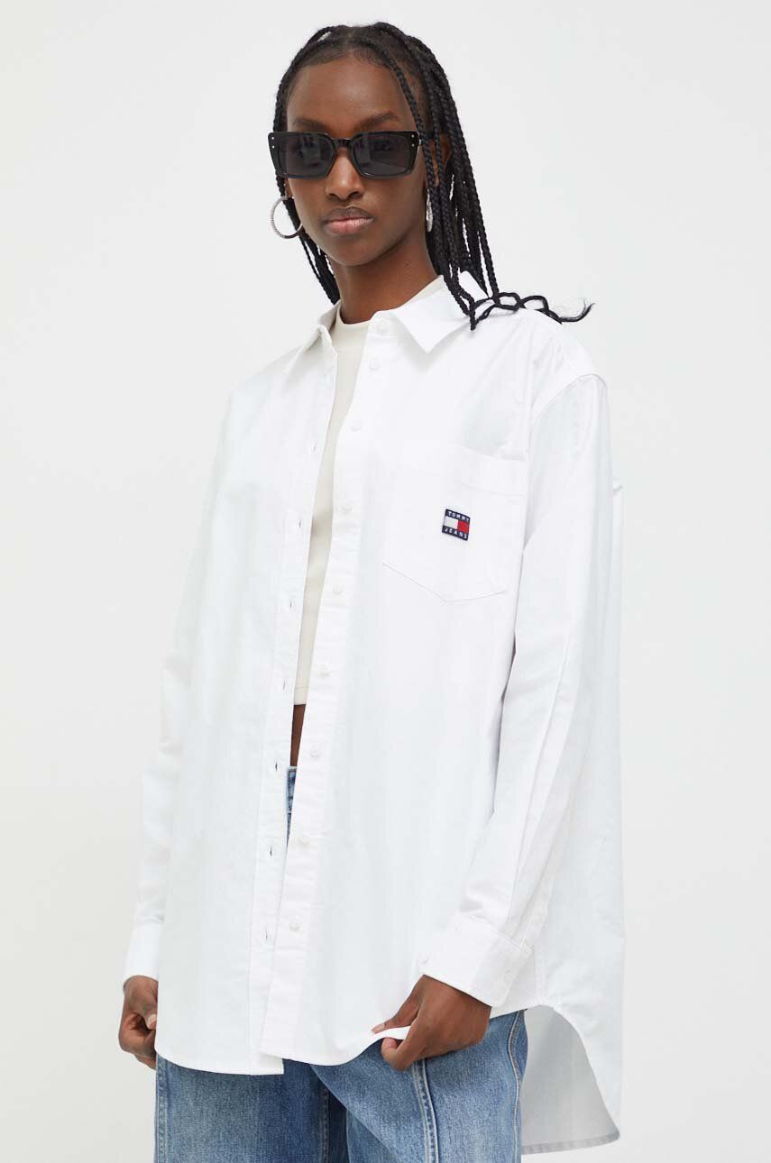 Levně Košile Tommy Jeans bílá barva, relaxed, s klasickým límcem, DW0DW17351