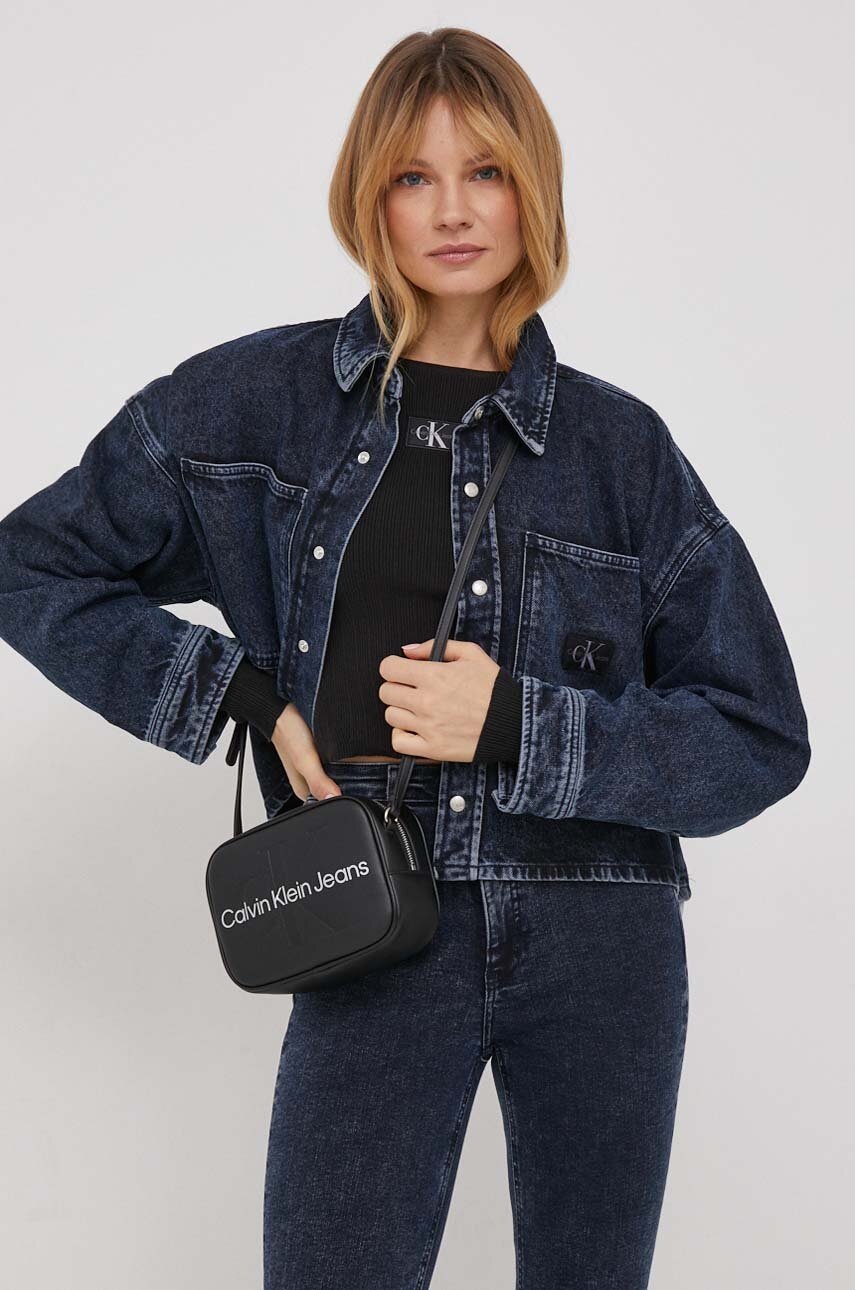 

Дънково яке Calvin Klein Jeans в тъмносиньо преходен модел с уголемена кройка J20J222478, Тъмносин