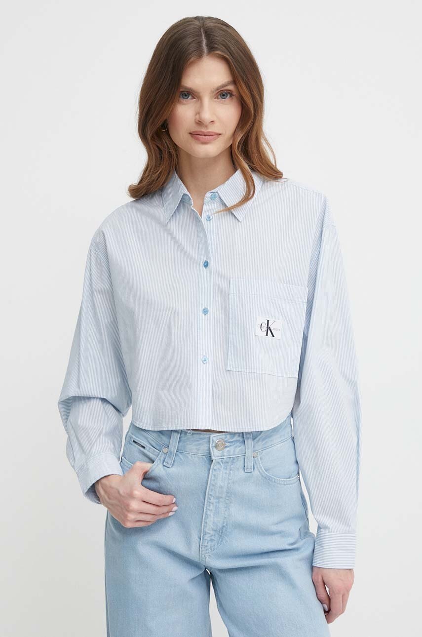 

Памучна риза Calvin Klein Jeans дамска в синьо със свободна кройка с класическа яка J20J222614, Син