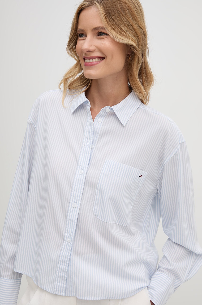 

Памучна риза Tommy Hilfiger дамска в синьо със свободна кройка с класическа яка WW0WW41841, Син