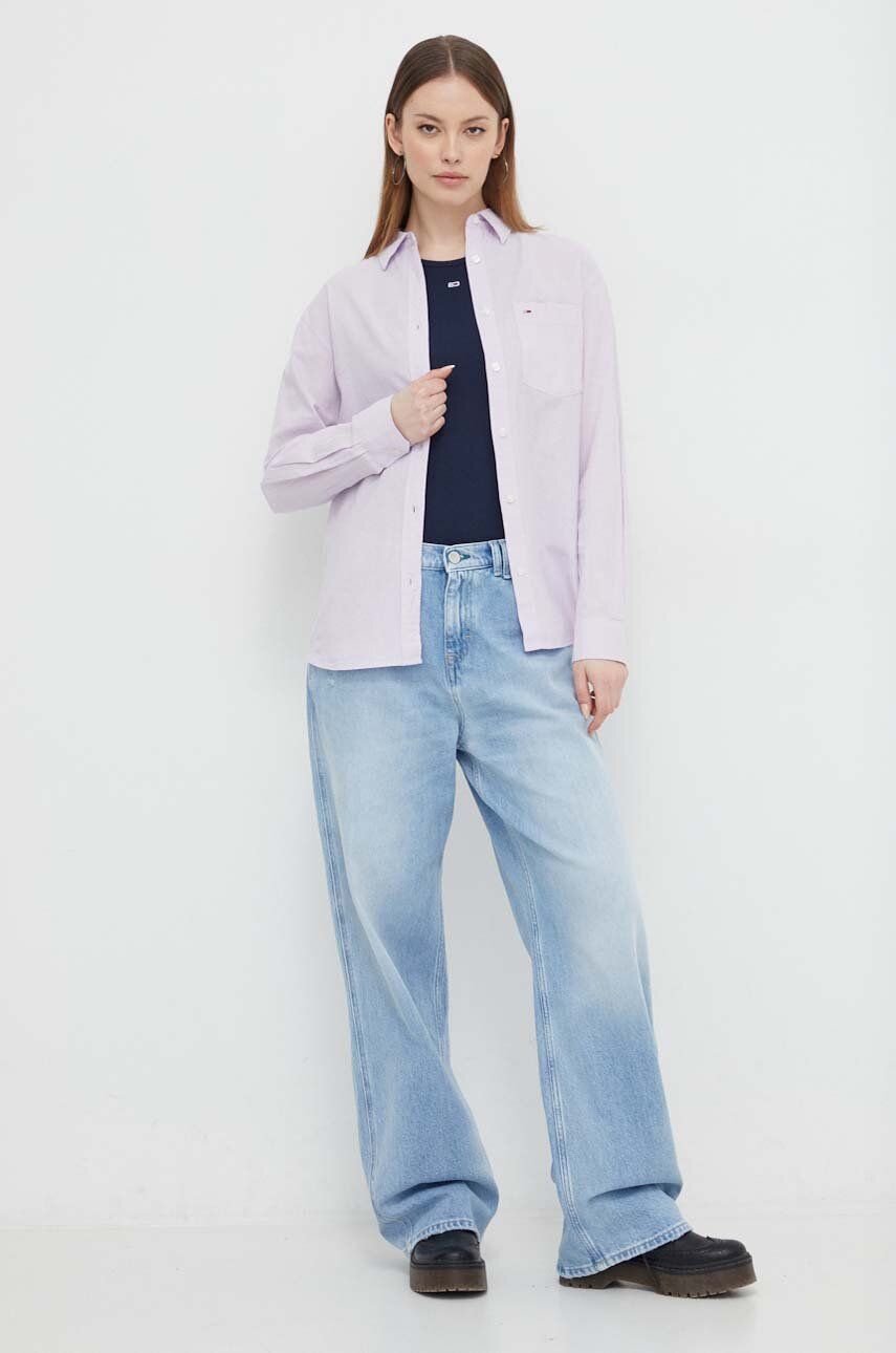Levně Košile s příměsí lnu Tommy Jeans fialová barva, relaxed, s klasickým límcem