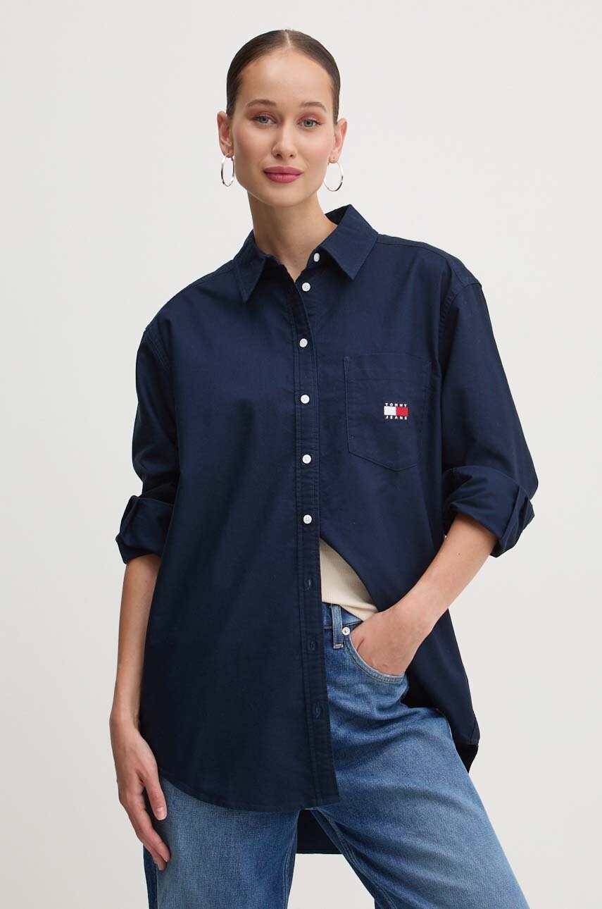 

Памучна риза Tommy Jeans дамска в тъмносиньо със свободна кройка с класическа яка, Тъмносин
