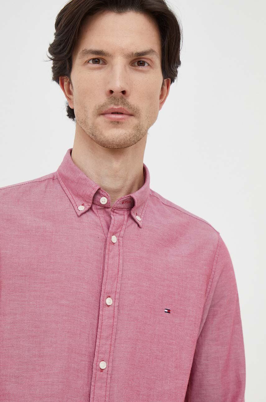 Levně Košile Tommy Hilfiger vínová barva, slim, s límečkem button-down
