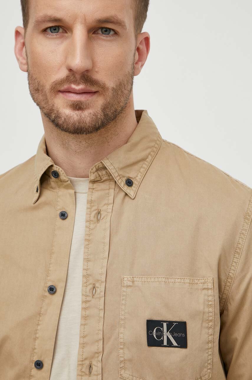 

Памучна риза Calvin Klein Jeans мъжка в бежово със стандартна кройка с яка копче J30J325772, Бежов