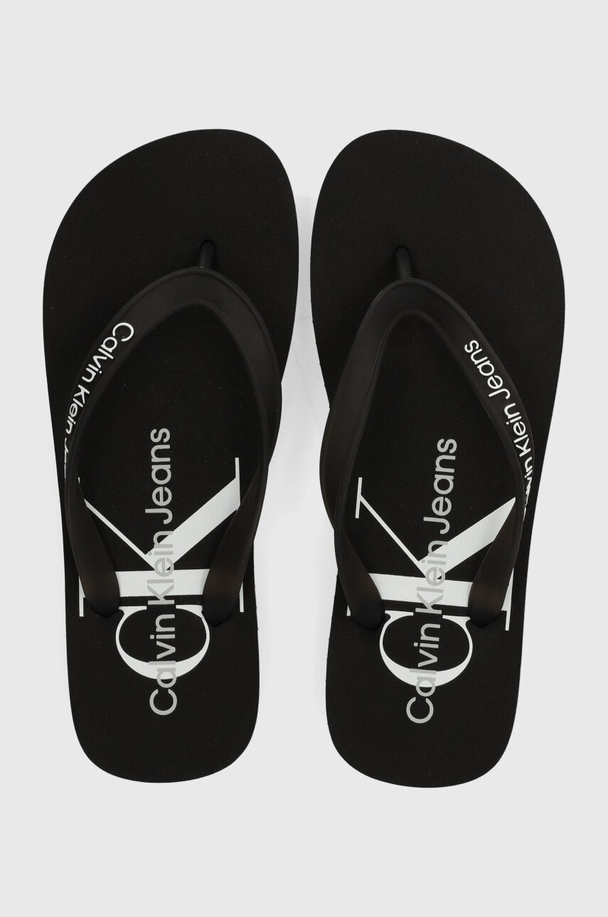 

Джапанки Calvin Klein Jeans BEACH SANDAL MONOLOGO TPU в черно с равна подметка YW0YW01246, Черен