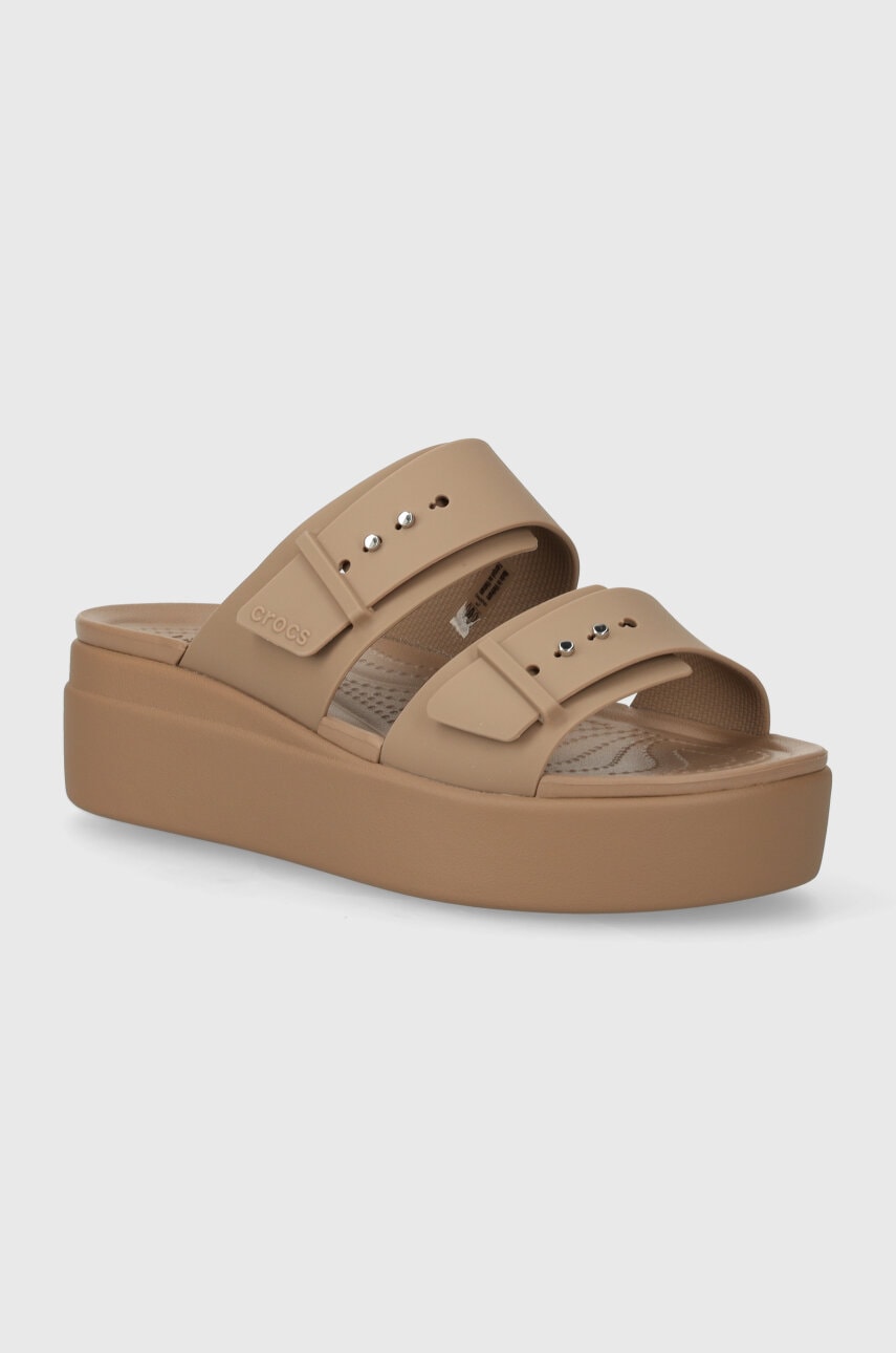 Crocs papuci Brooklyn Low Wedge Sandal femei, culoarea maro, cu platforma, 207431