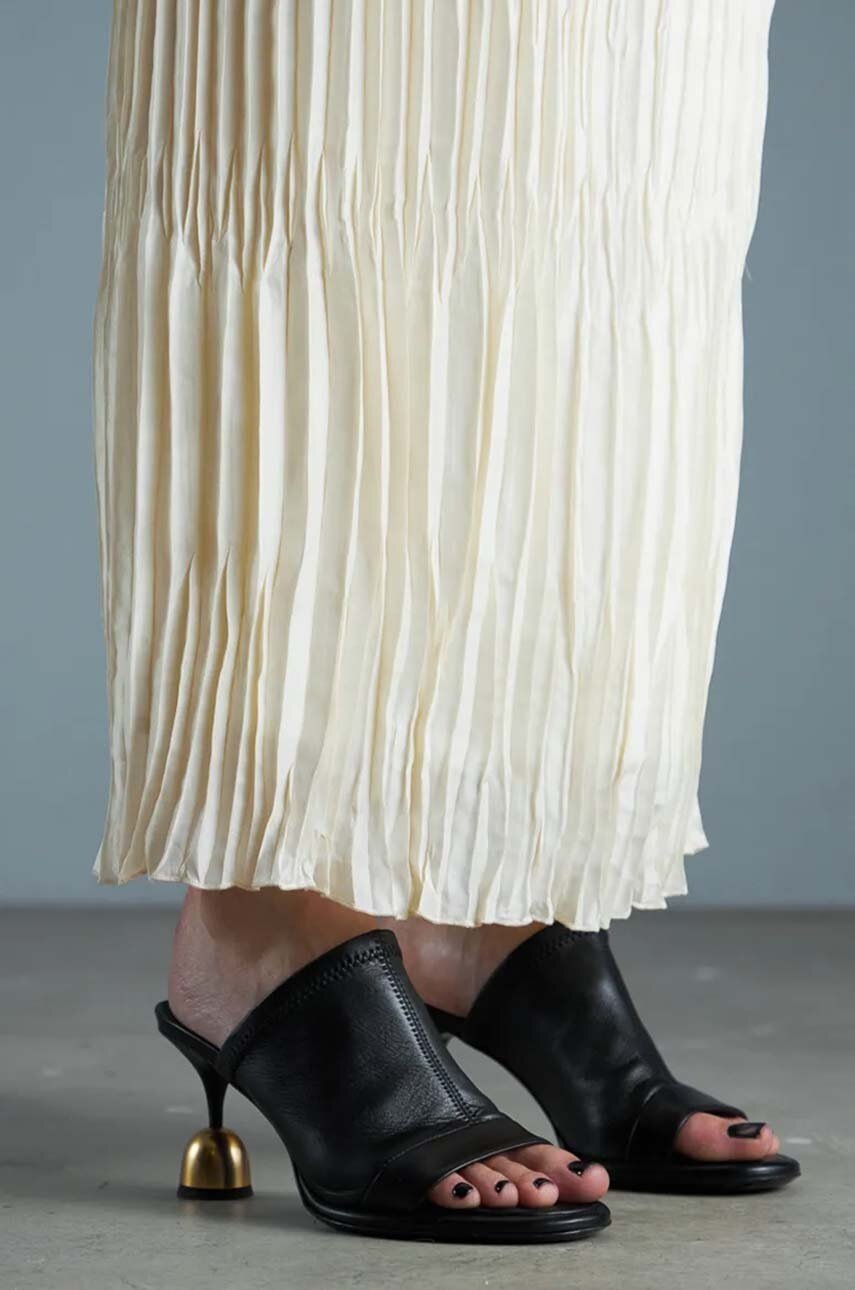 Δερμάτινες παντόφλες Vanda Novak Gaia γυναικείες, χρώμα: μαύρο φωτογραφία