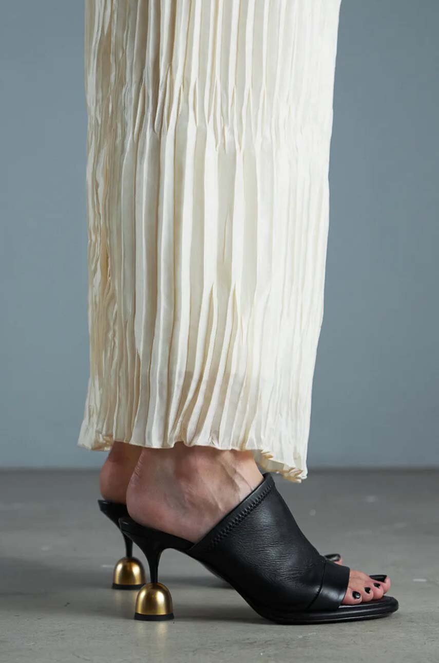 Δερμάτινες παντόφλες Vanda Novak Gaia γυναικείες, χρώμα: μαύρο φωτογραφία