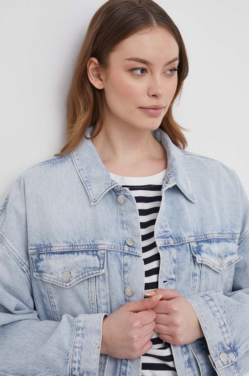 

Дънково яке Calvin Klein Jeans в синьо преходен модел с уголемена кройка J20J222792, Син