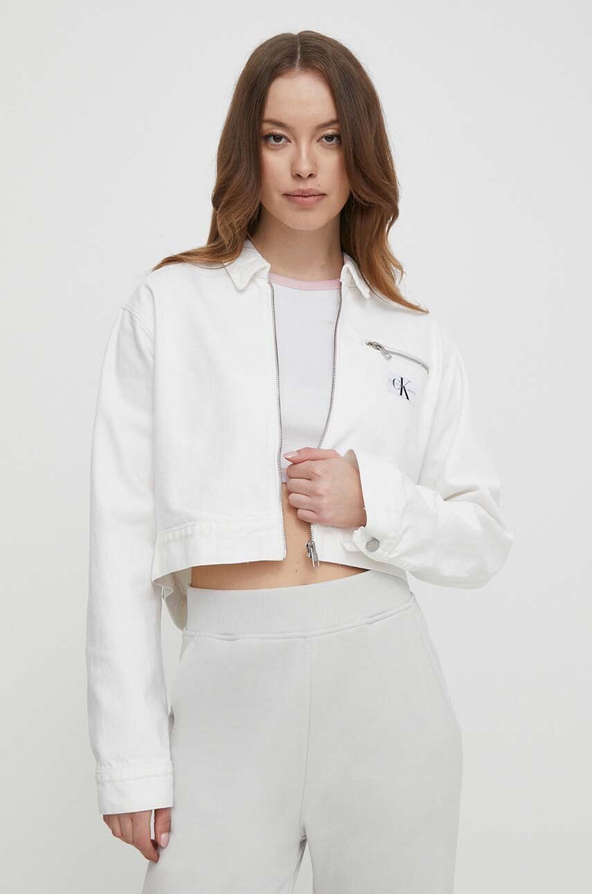 

Дънково яке Calvin Klein Jeans в бяло преходен модел с уголемена кройка J20J222793, Бял