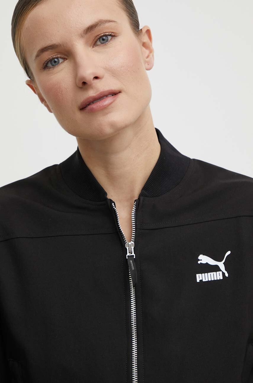 Куртка-бомбер Puma Classics Shiny Bomber жіноча колір чорний перехідна 623696 