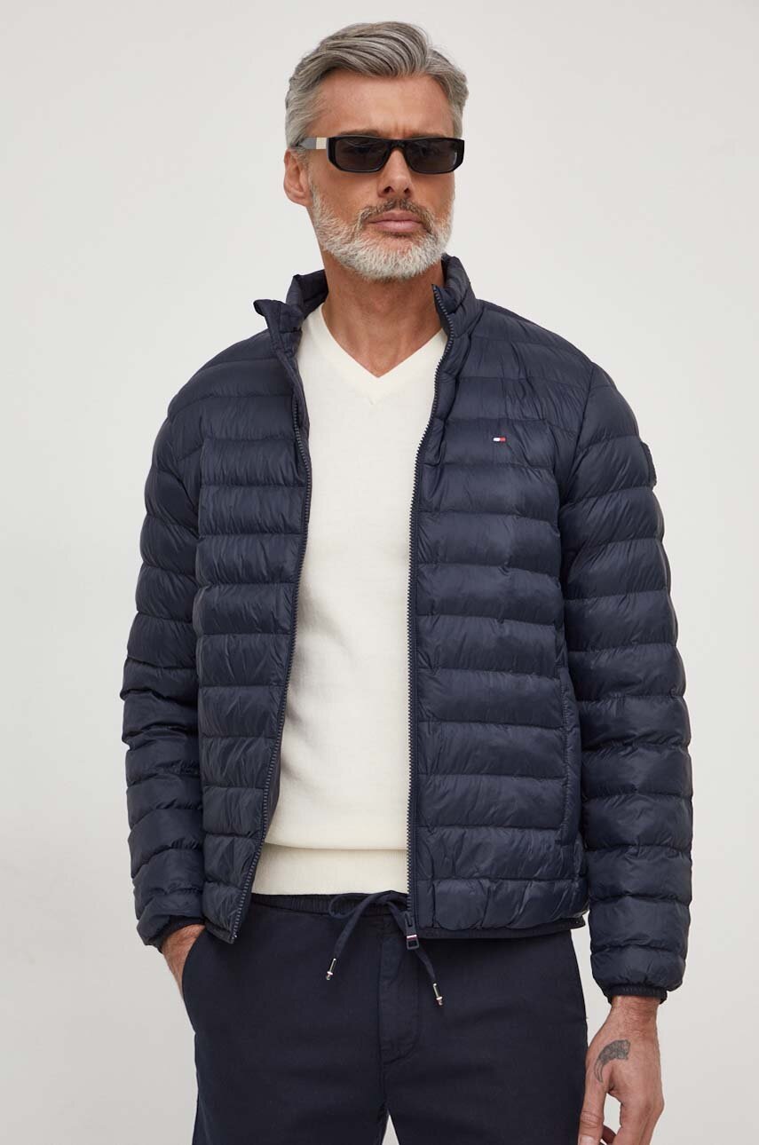 

Куртка Tommy Hilfiger чоловіча колір синій перехідна
