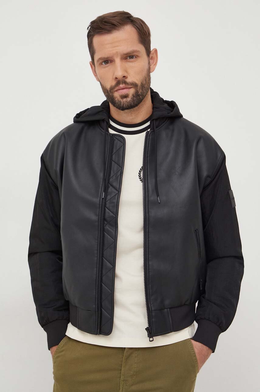 

Яке Calvin Klein Jeans в черно преходен модел J30J324597, Черен