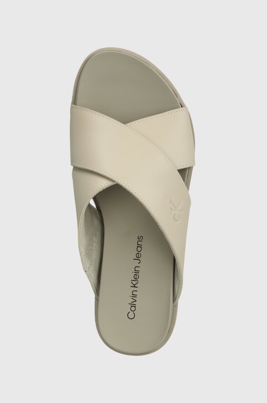 Δερμάτινες παντόφλες Calvin Klein Jeans FLATFORM CROSS MG UC FLATFORM CROSS MG UC γυναικείες, χρώμα: μπεζ YW0YW01349 φωτογραφία